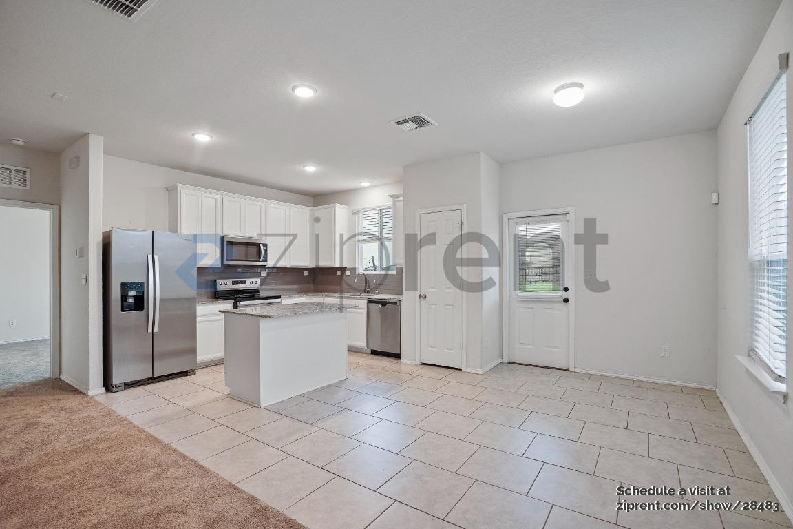 10355 McQueeney photo 3
