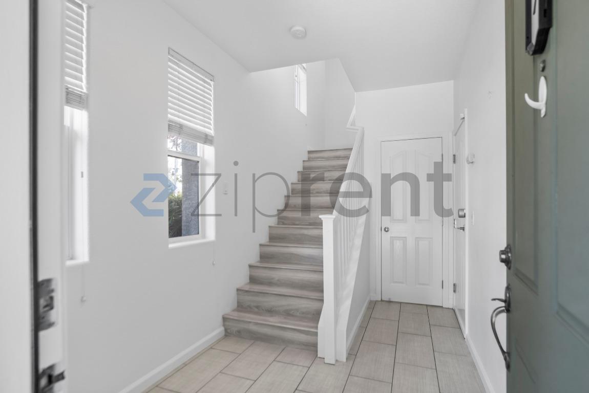 657 N Capitol Ave photo 4