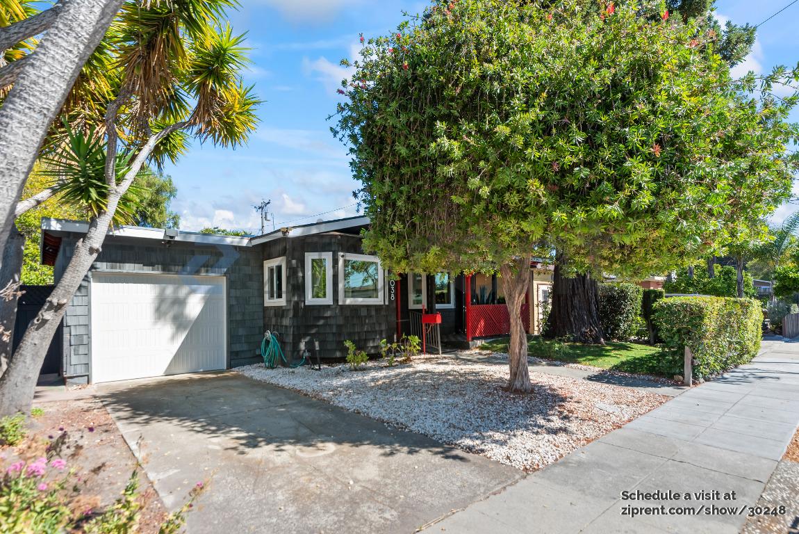 1038 Colton Avenue photo 2
