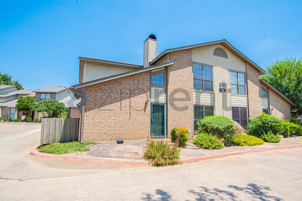 334 West Harwood Road, Hurst, TX 76054 photo 2