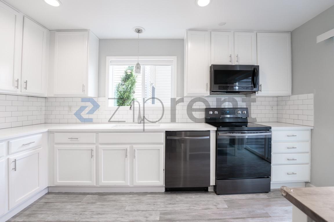 34030 SE Carmichael St photo 5