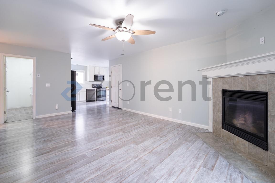 34030 SE Carmichael St photo 4