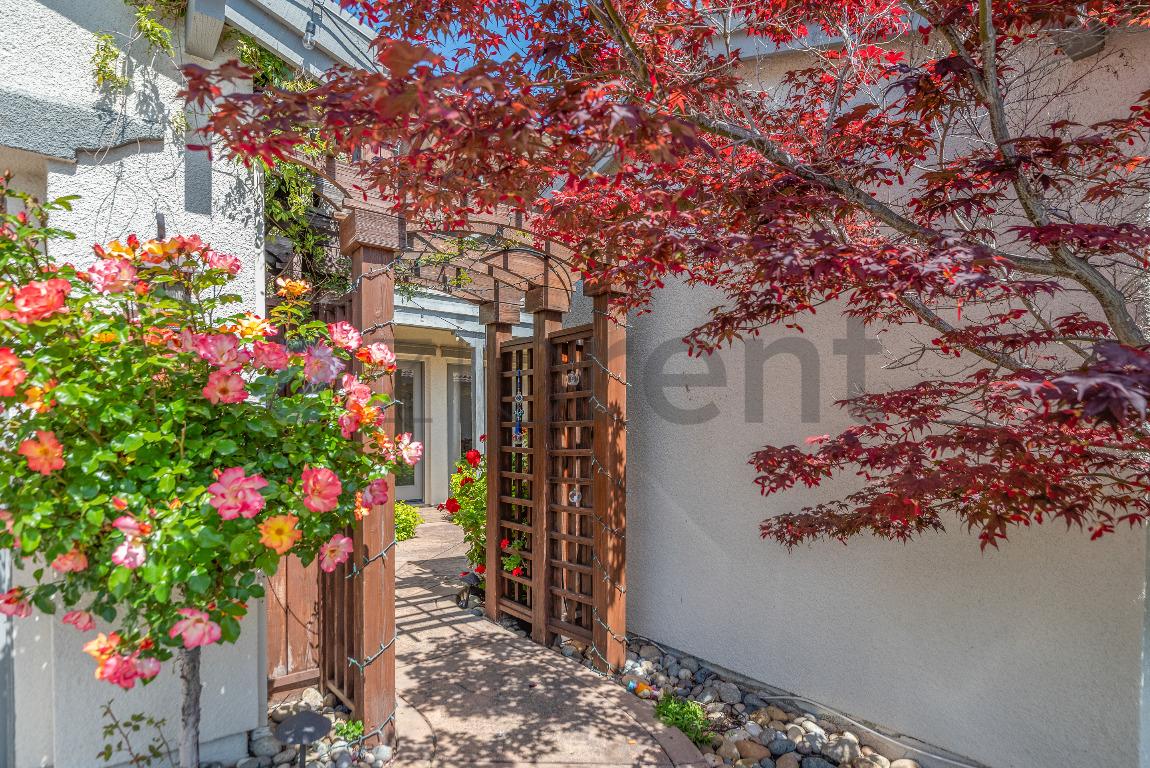 130 Avalon Ct photo 3
