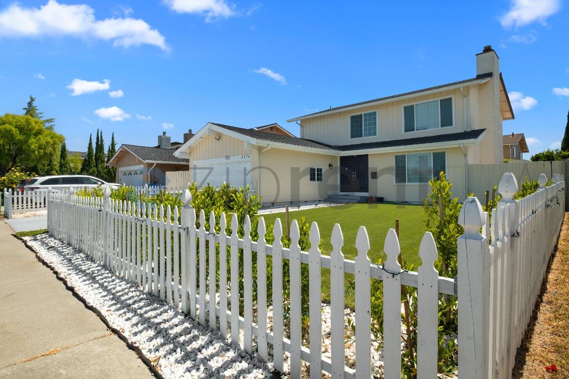4574 Ellen Way photo 3