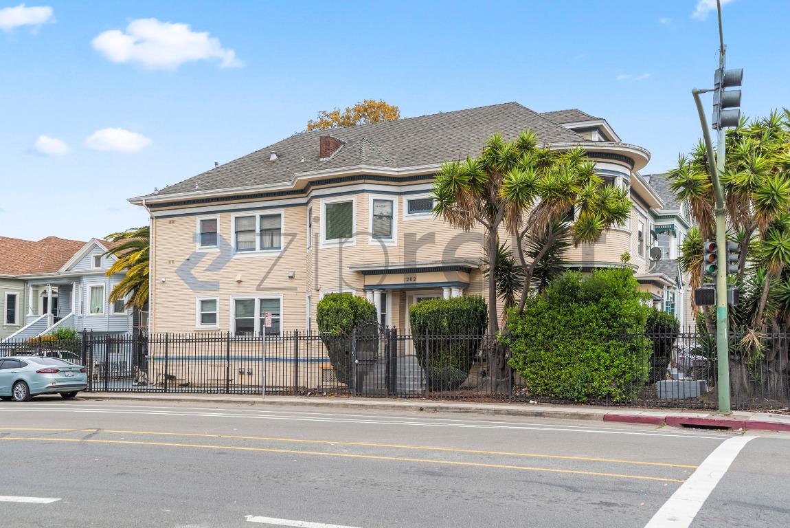 1202 Adeline St photo 2