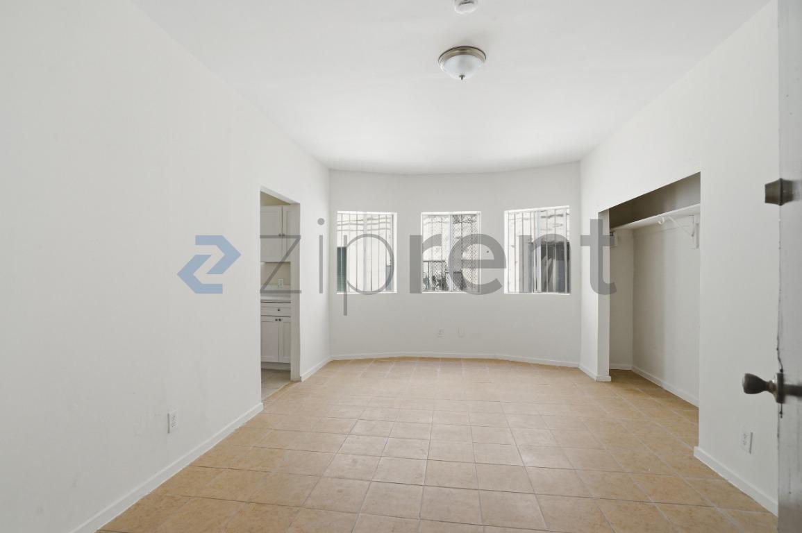 1513 W 12th Pl photo 2