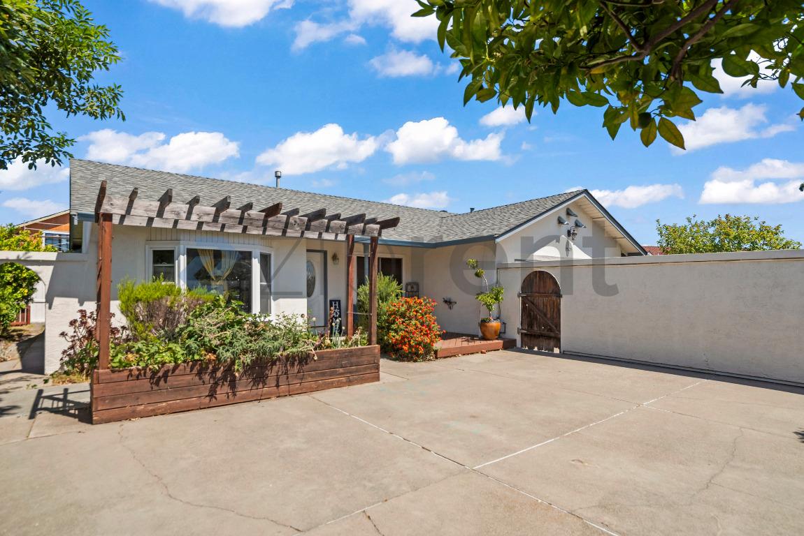 7525 Hazelnut Dr photo 5