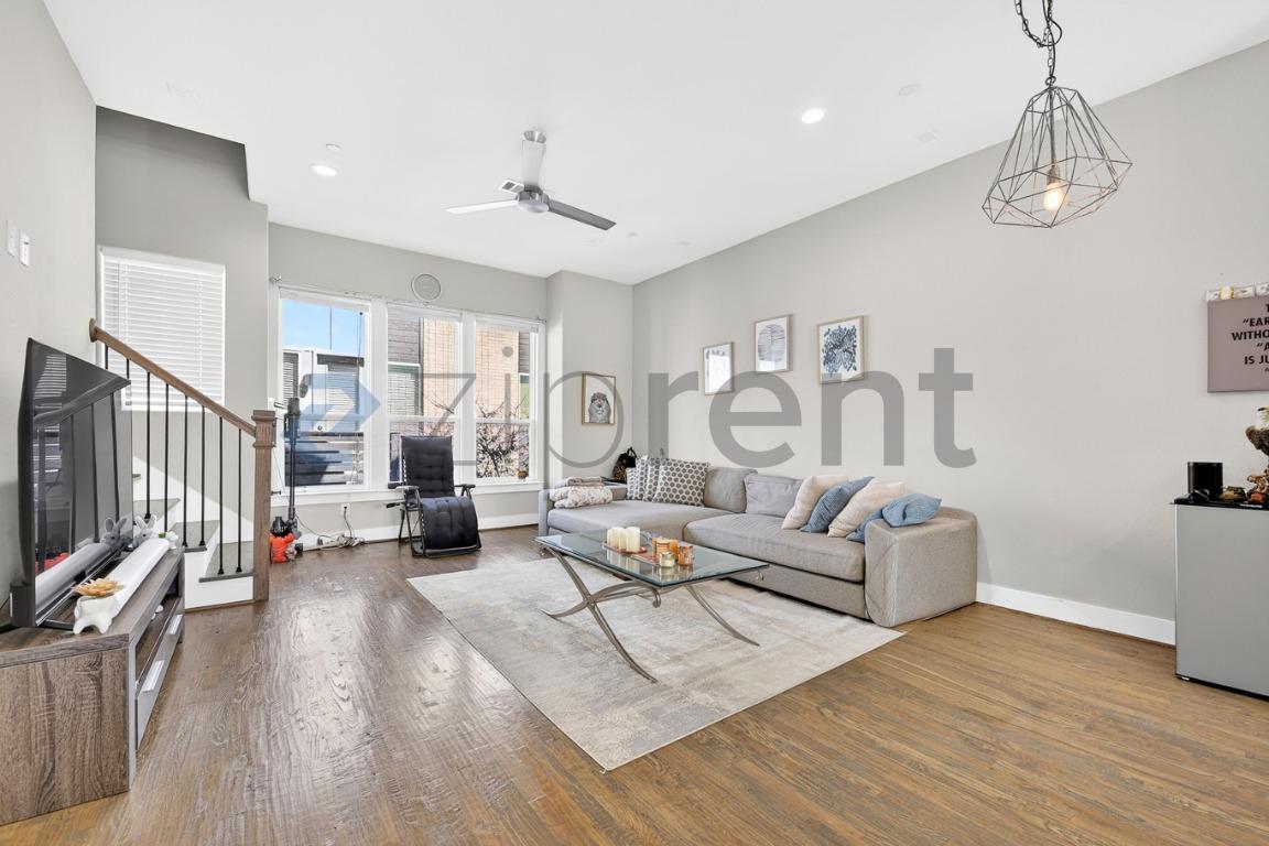 4906 Live Oak Street photo 2