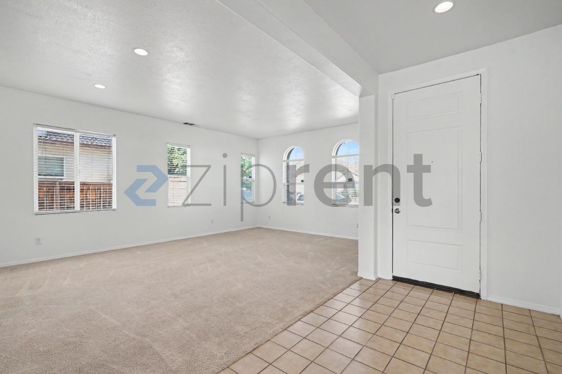 1854 Bankstown Way photo 3