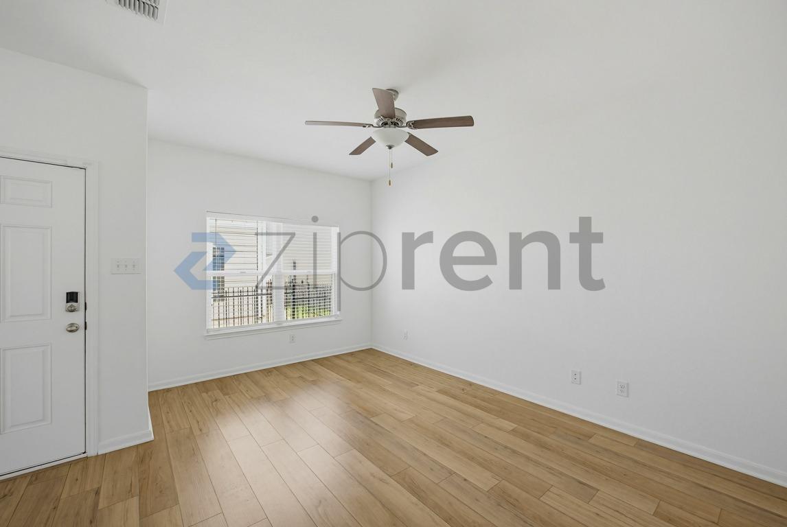 10843 Emerick Street photo 2