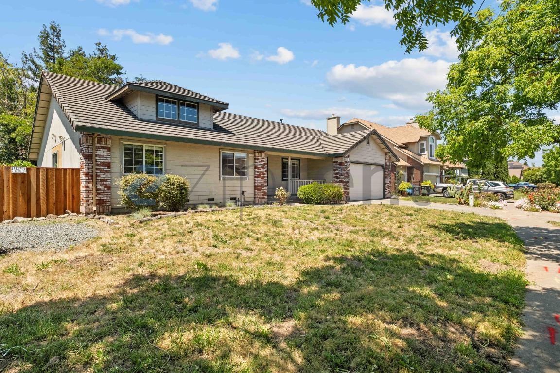 1425 Country Manor Drive photo 2
