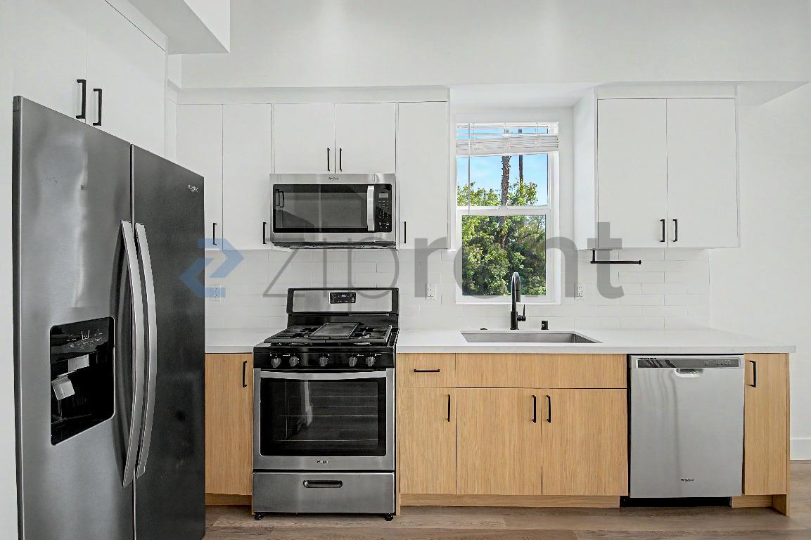 5230 1/2 Tilden Avenue photo 4