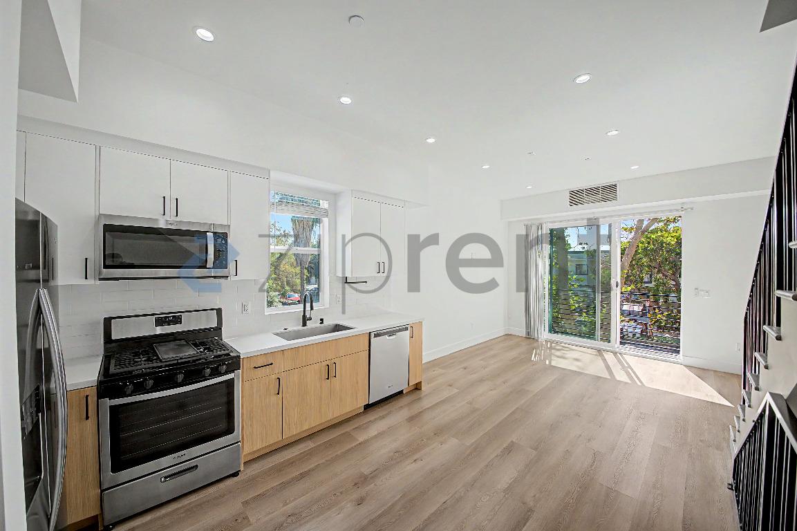 5230 1/2 Tilden Avenue photo 2