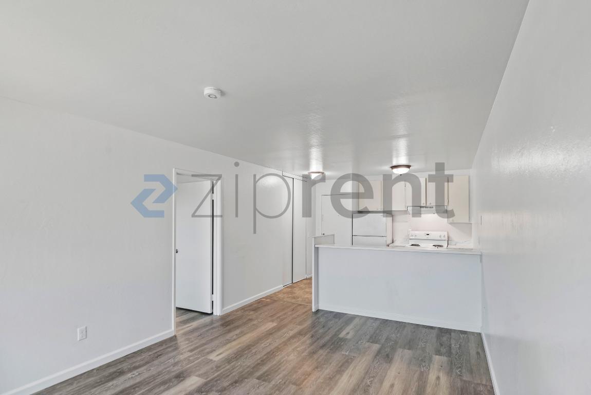 Unit 206 photo 5