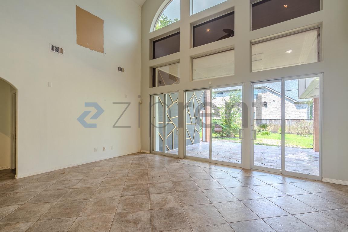 14911 Oxford Way photo 3