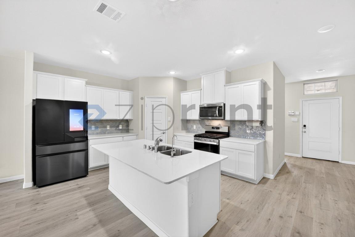 13400 Manuel Dr photo 4