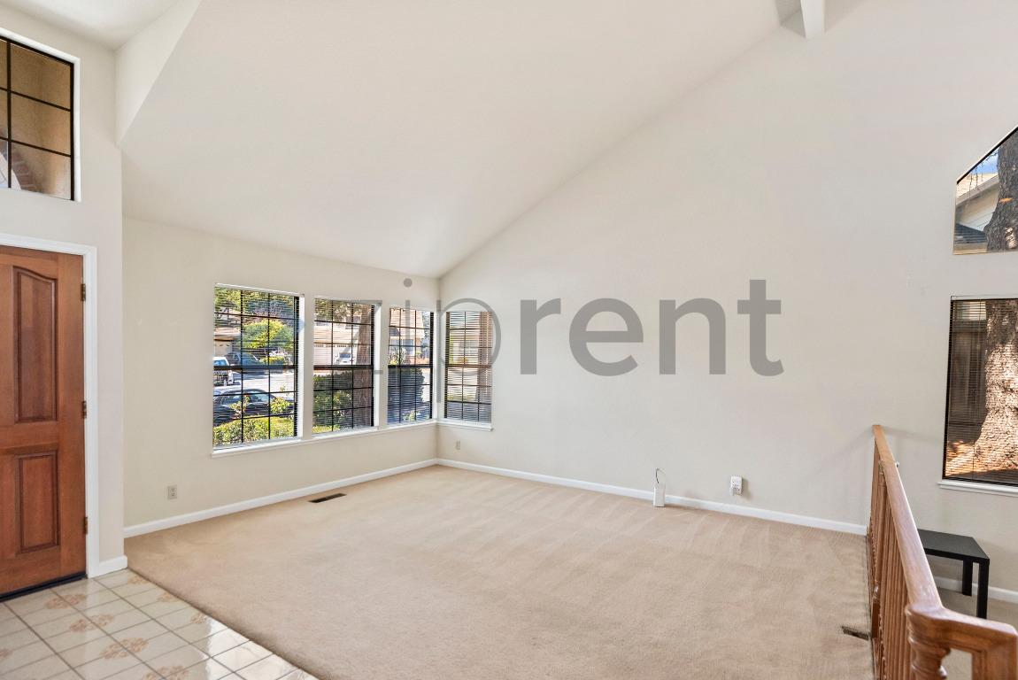 699 Patriot Pl photo 5