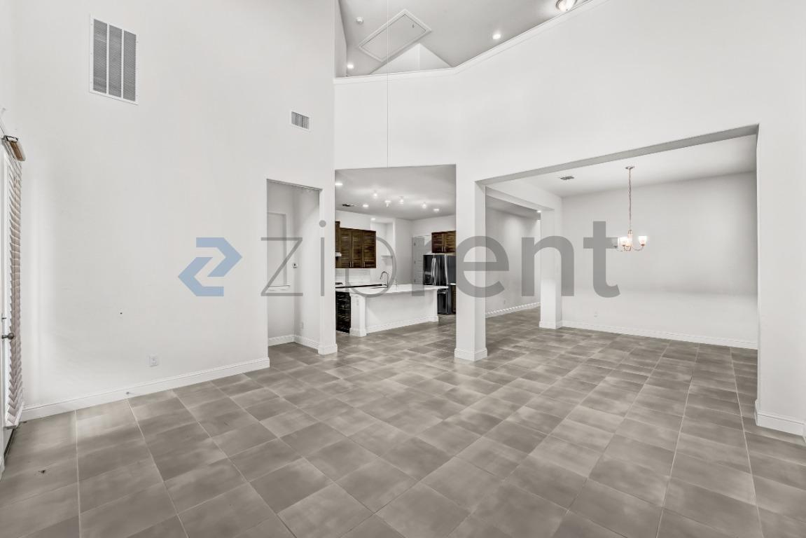 6405 Golden Bough Ln photo 3