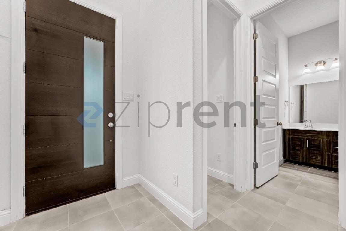 6405 Golden Bough Ln photo 2