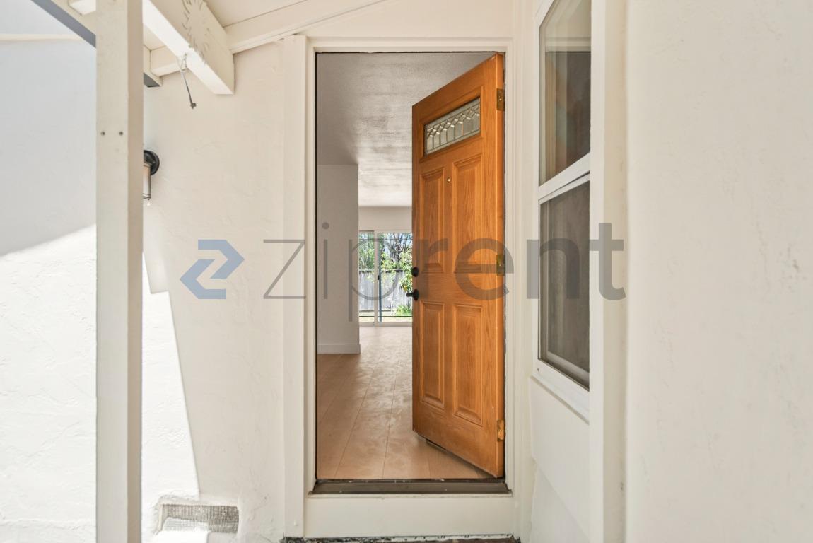 6944 Heaton Moor Dr photo 4