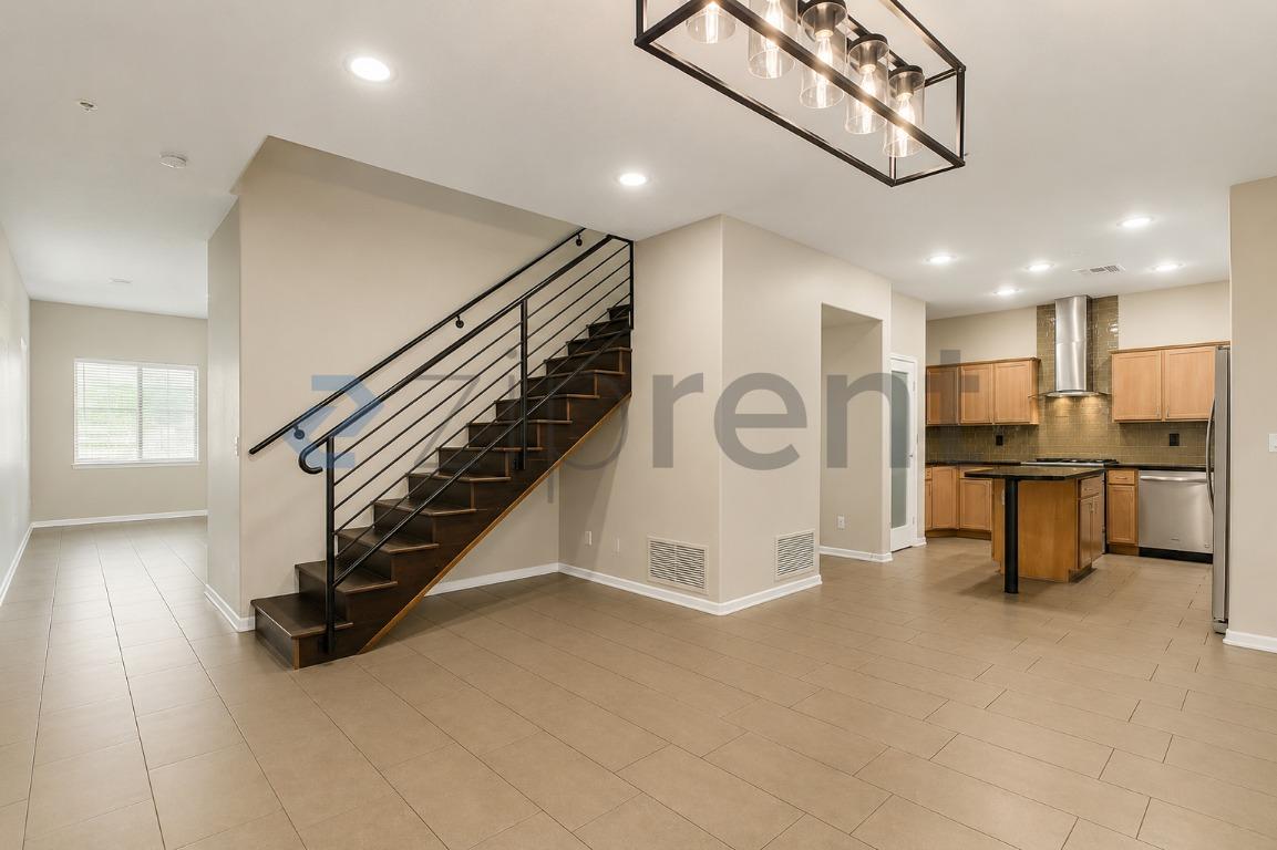 Unit 128 photo 3