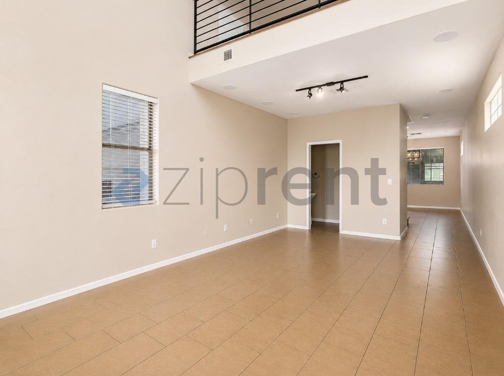 Unit 128 photo 4