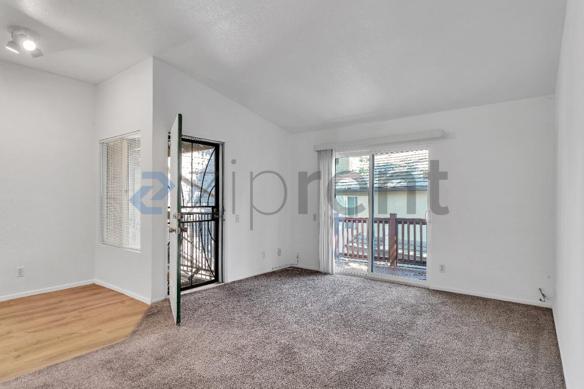 Baywood Apartments photo 2