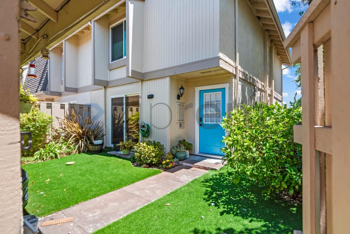 11030 Firethorne Dr photo 3