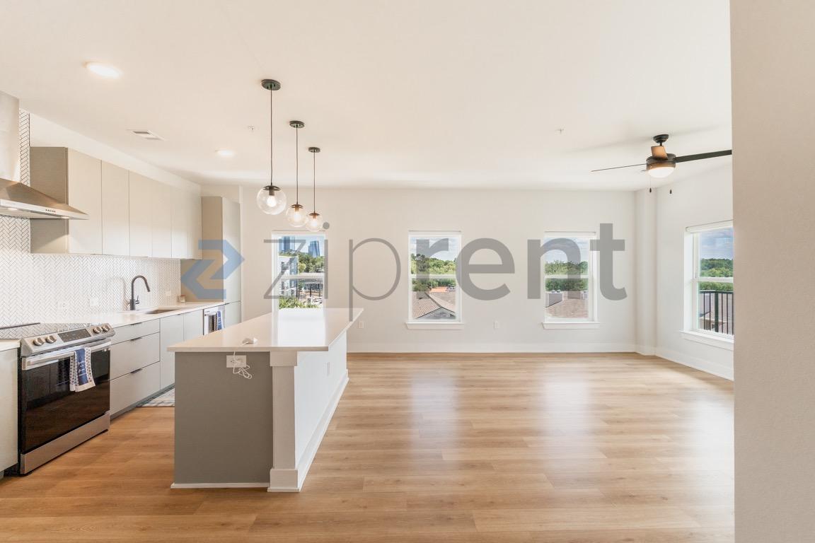 2500 Longview St Austin, TX 78705 photo 5