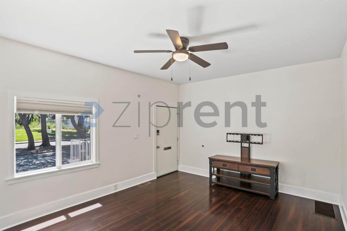 Unit 1104 photo 5