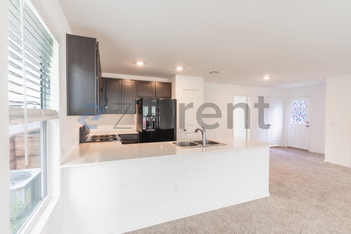 889 Powell photo 4