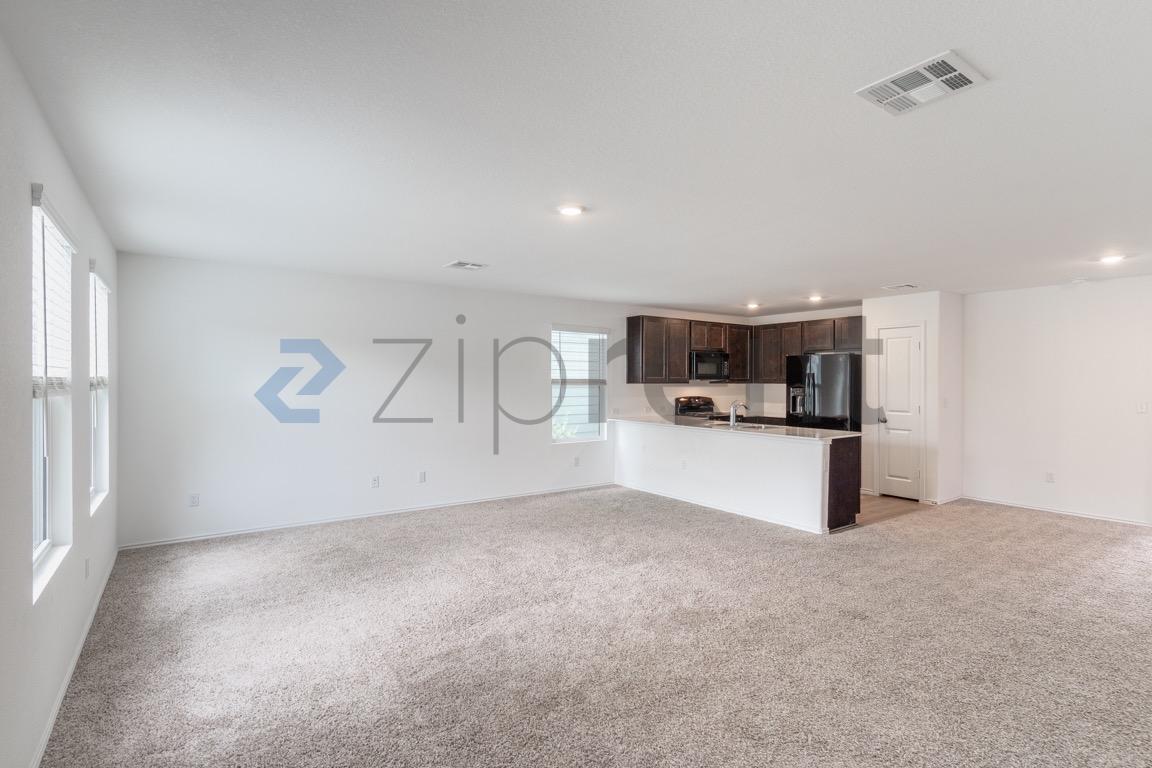 889 Powell photo 2