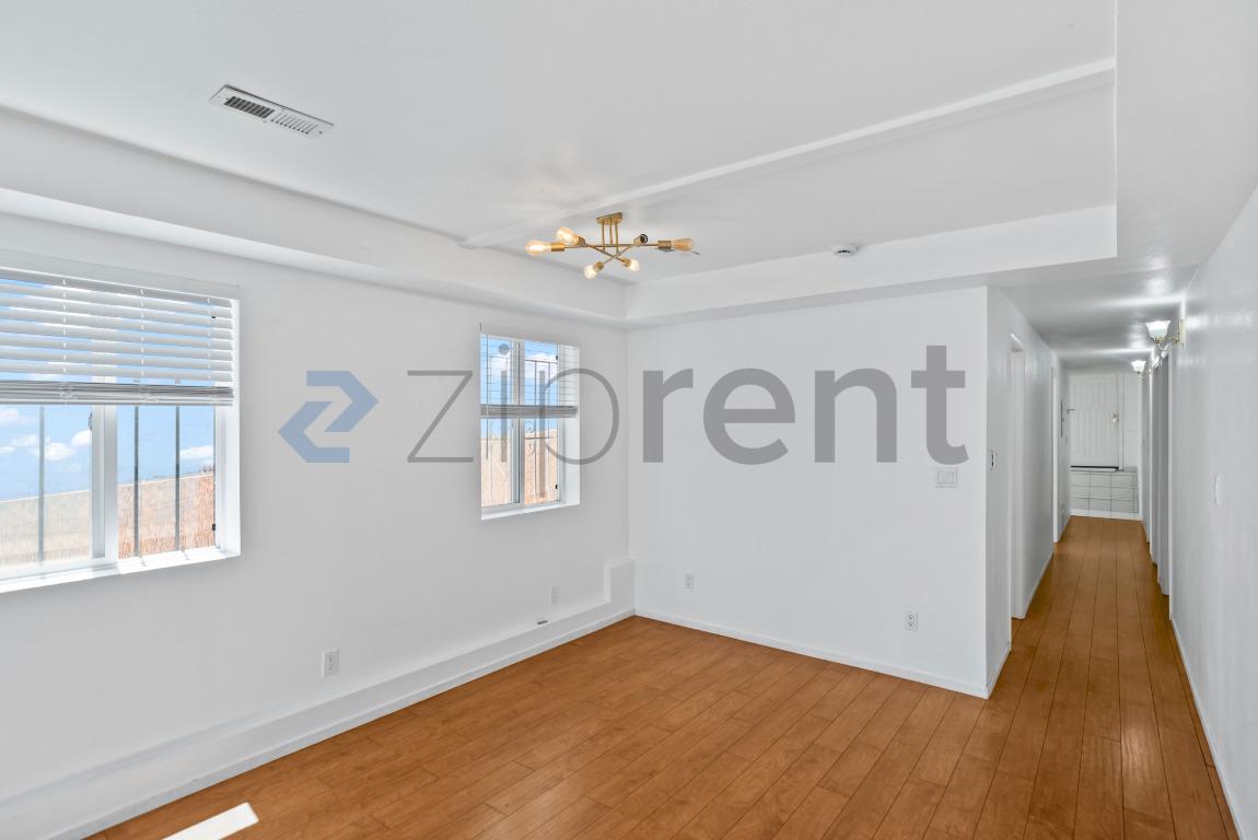 3123 Harrison St photo 4