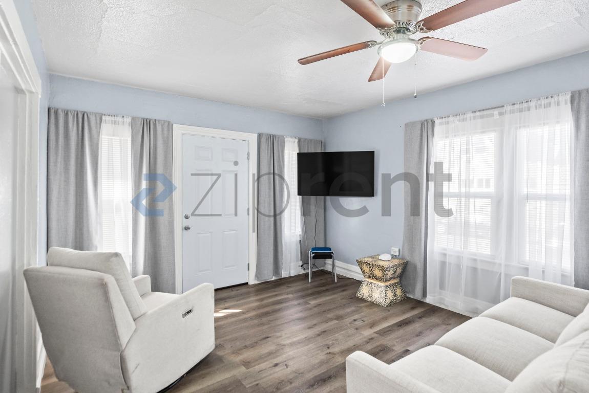 2 Bedroom Single Family Apartments in Oakland photo 2