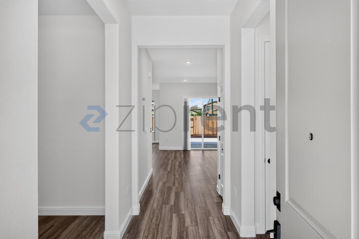 1447 Teak Avenue photo 4