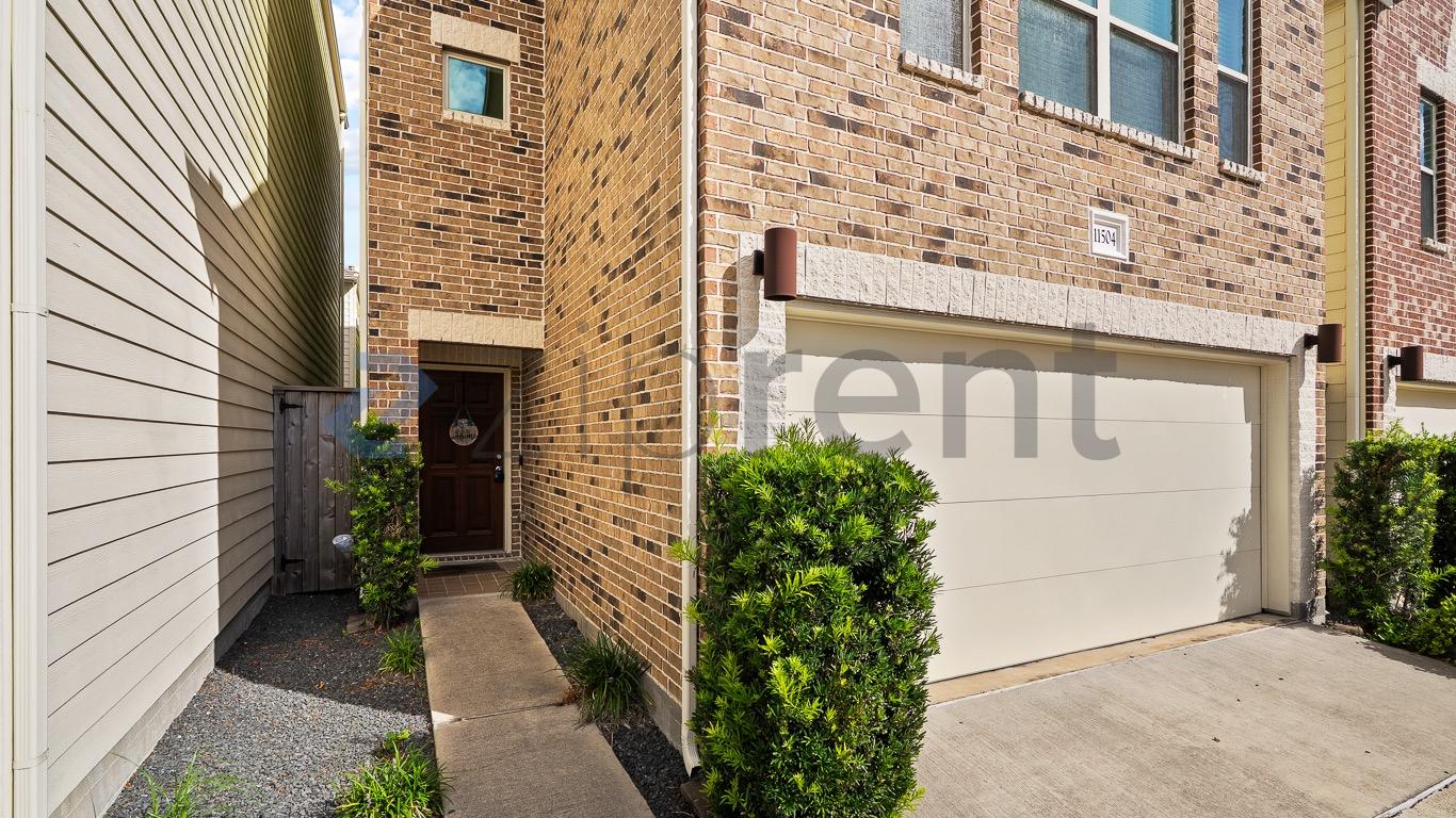 11504 Main Elm Drive photo 3