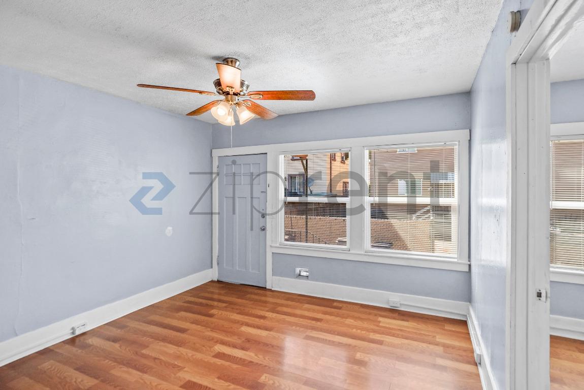 5917 Avenal Ave photo 4