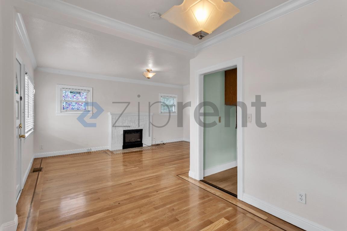 8521 Dowling St photo 5