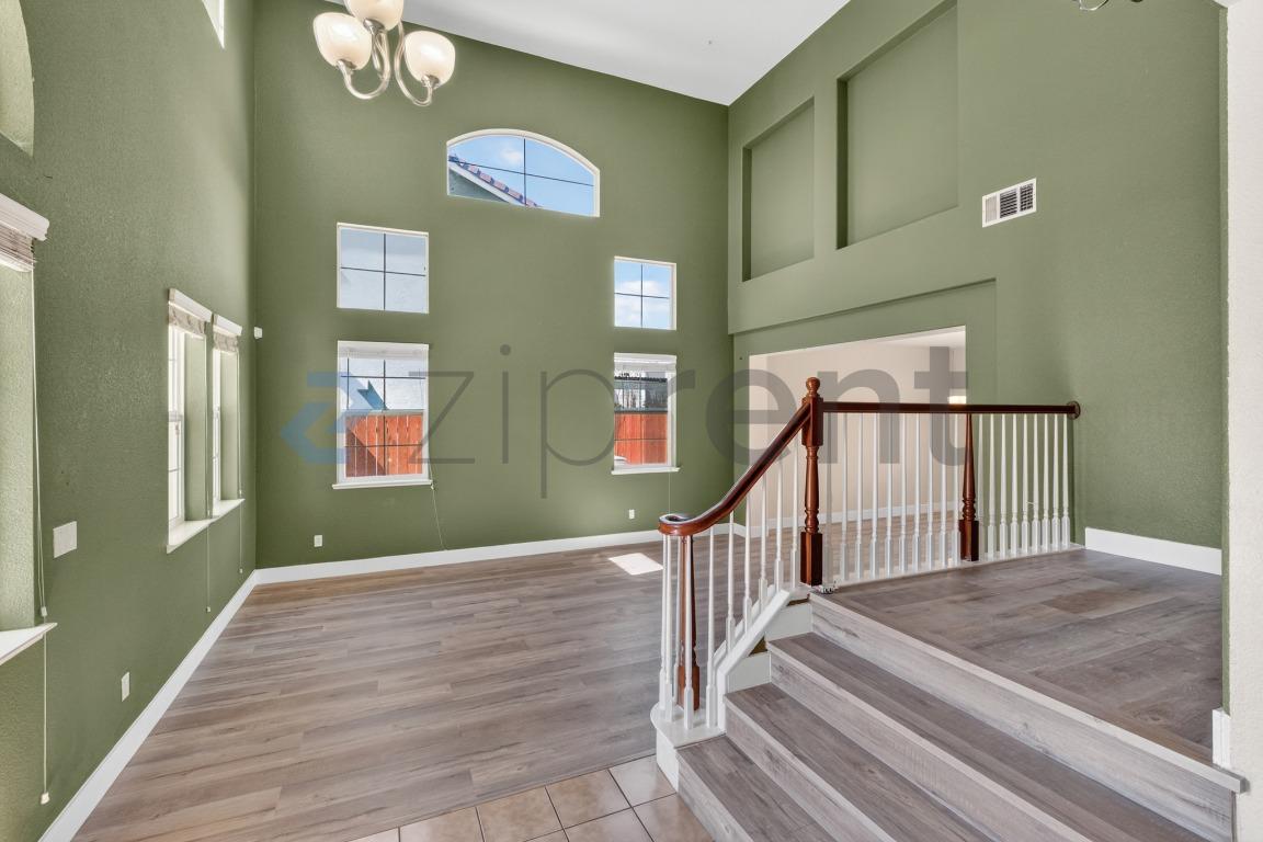 26 Escher Cir photo 2