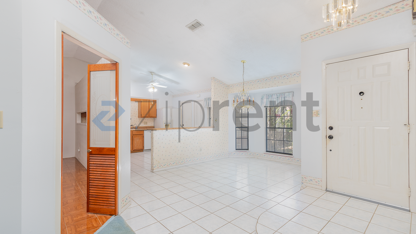 4612 Miranda Cir photo 2