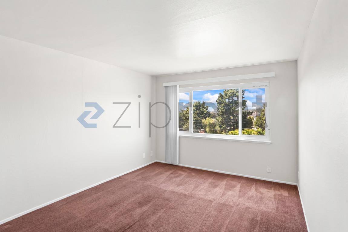 Unit 209 photo 4