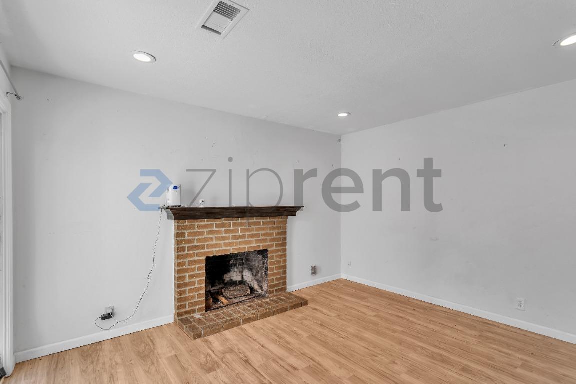 175 Mills Ln photo 3