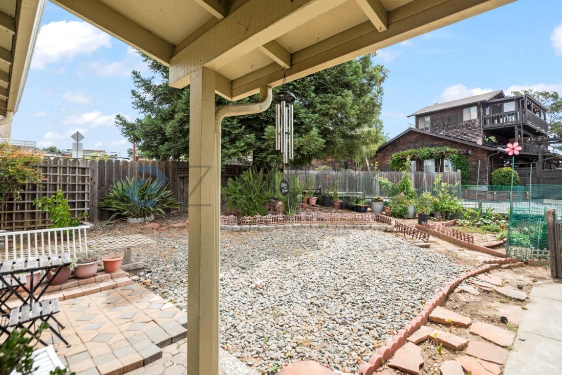 2872 Pickford Place photo 4