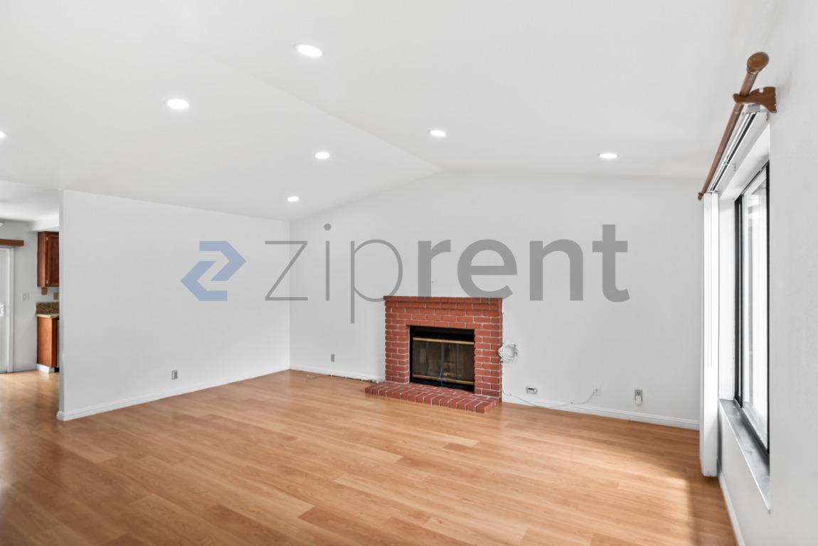 2872 Pickford Place photo 5