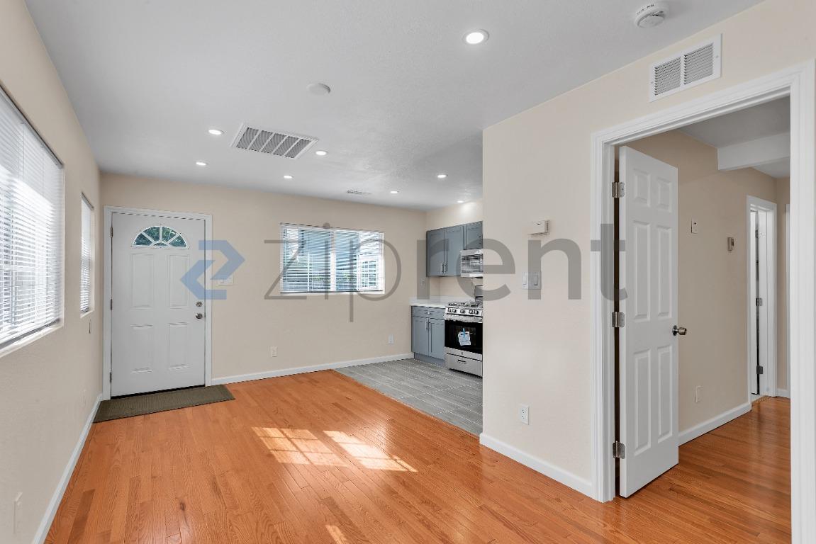 4027 Fullington St photo 3