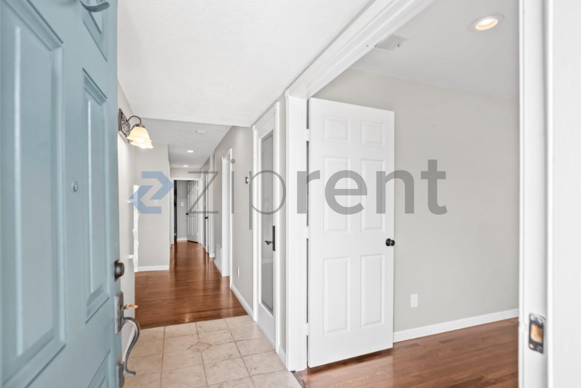 6225 Hokett Way photo 4