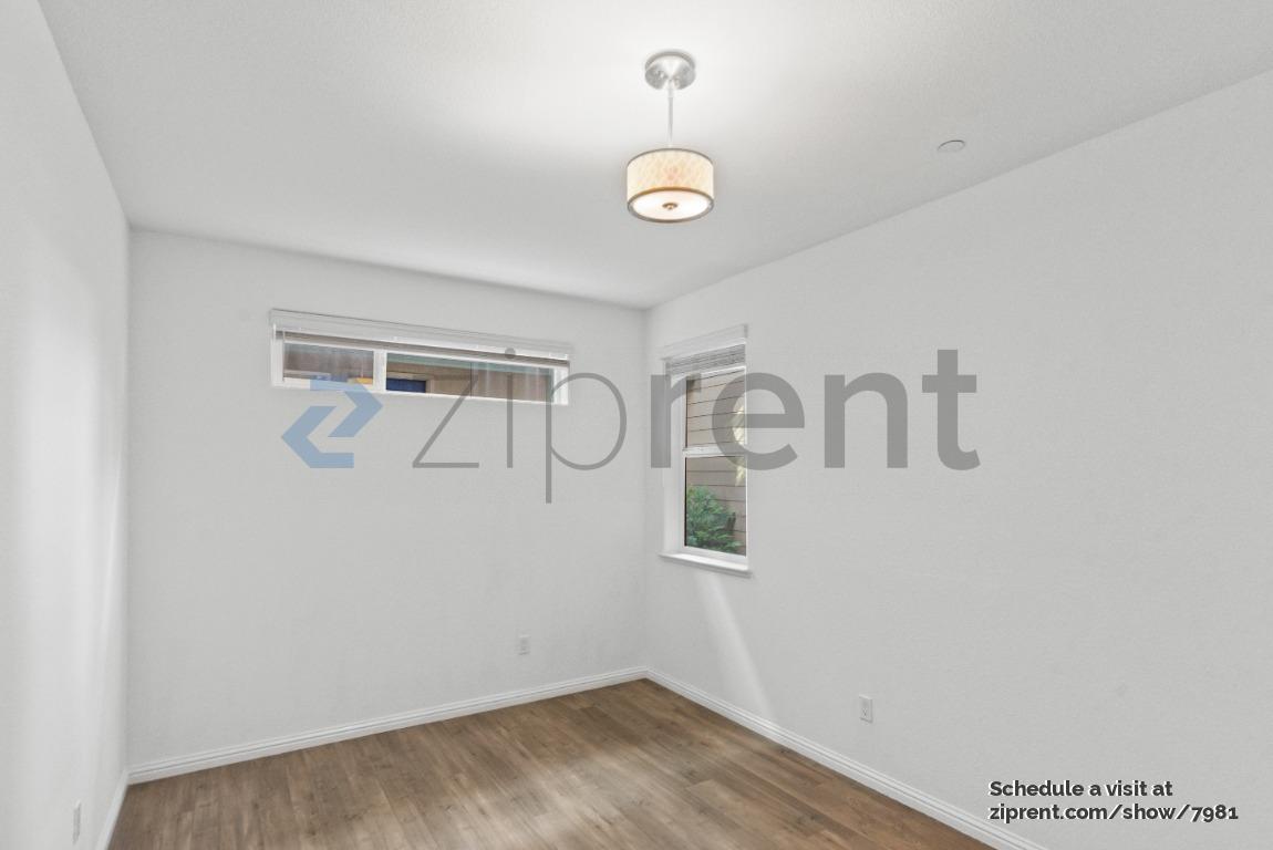 586 Jayne Court photo 4