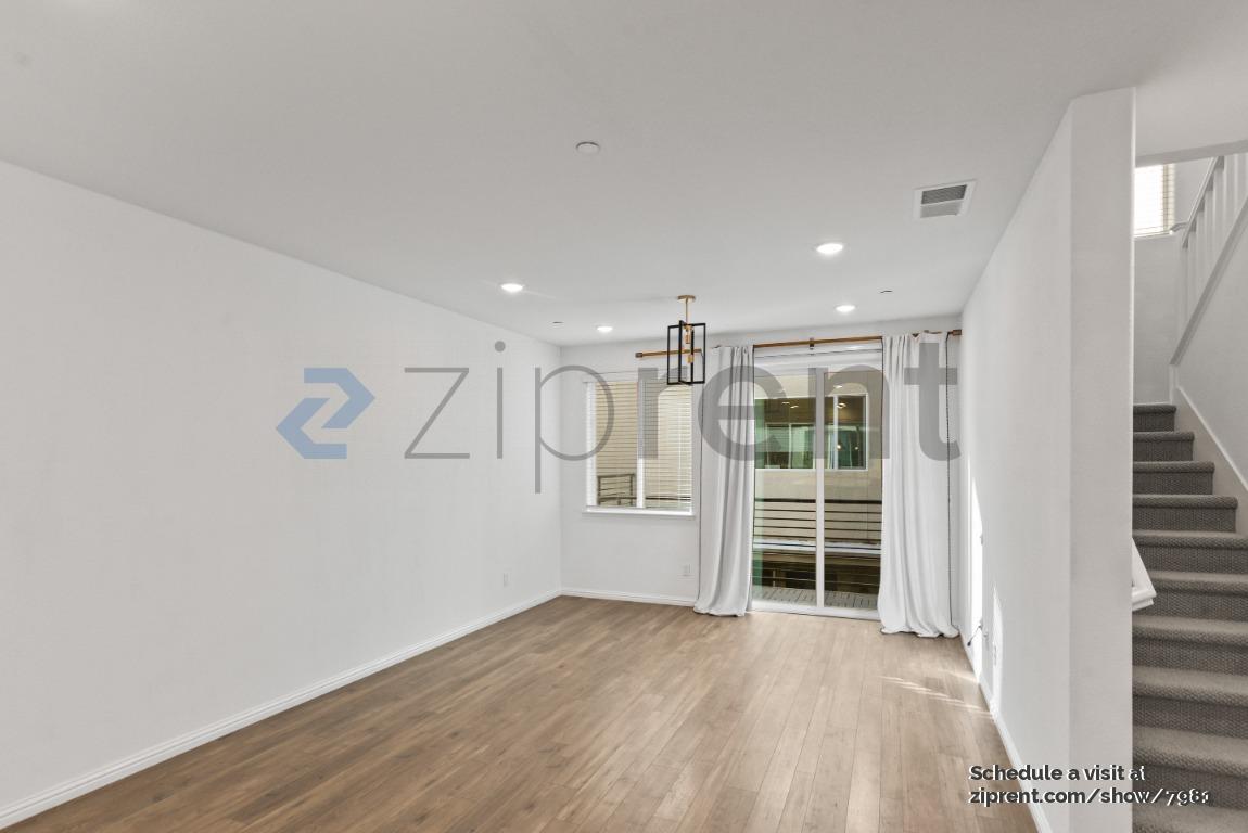 586 Jayne Court photo 5