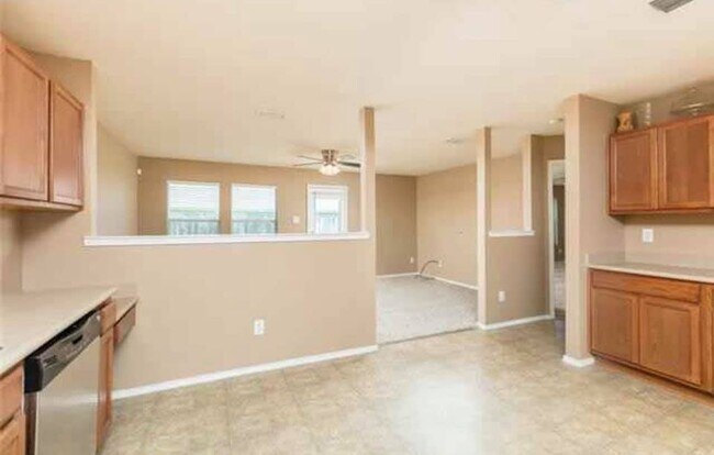 4501 Martingale View Lane, Fort Worth, TX 76244 photo 5