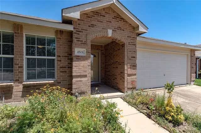 4501 Martingale View Lane, Fort Worth, TX 76244 photo 2